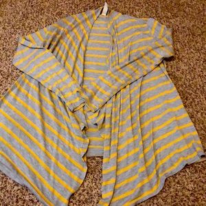 💚 5 for $25  Striped cardigan